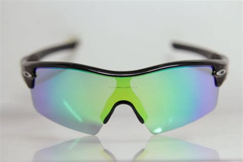 oakley iridium vs polarized lenses.